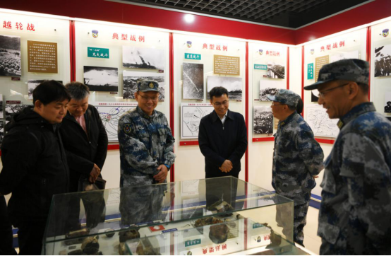 签约仪式结束后,双方代表参观了旅史馆