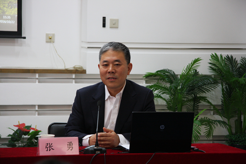 学校动态信息   颁奖仪式结束后,天津市高级人民法院副院长张勇法官